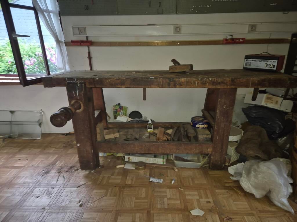 Authentieke oude werkbank – massief hout met bankschroef, Doe-het-zelf en Bouw, Ophalen, Bankschroef