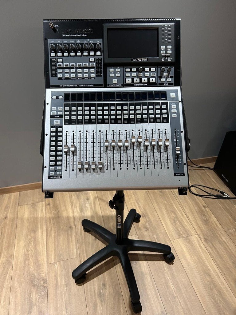 Presonus Studiolive 32SC met stofhoes + quiklok stand, Muziek en Instrumenten, Ophalen of Verzenden, Zo goed als nieuw, 20 kanalen of meer