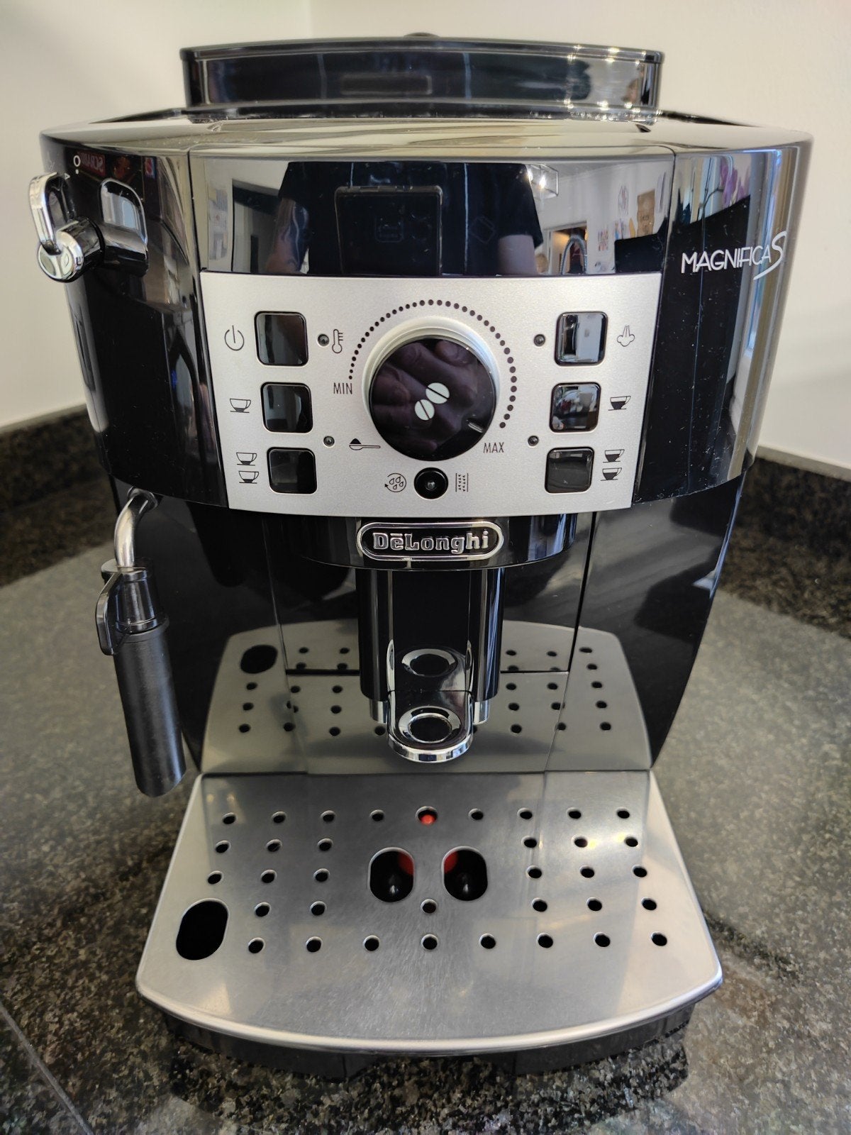Machine à café Delonghi Magnifica S., Enlèvement, Utilisé, Café moulu, Réservoir d'eau amovible