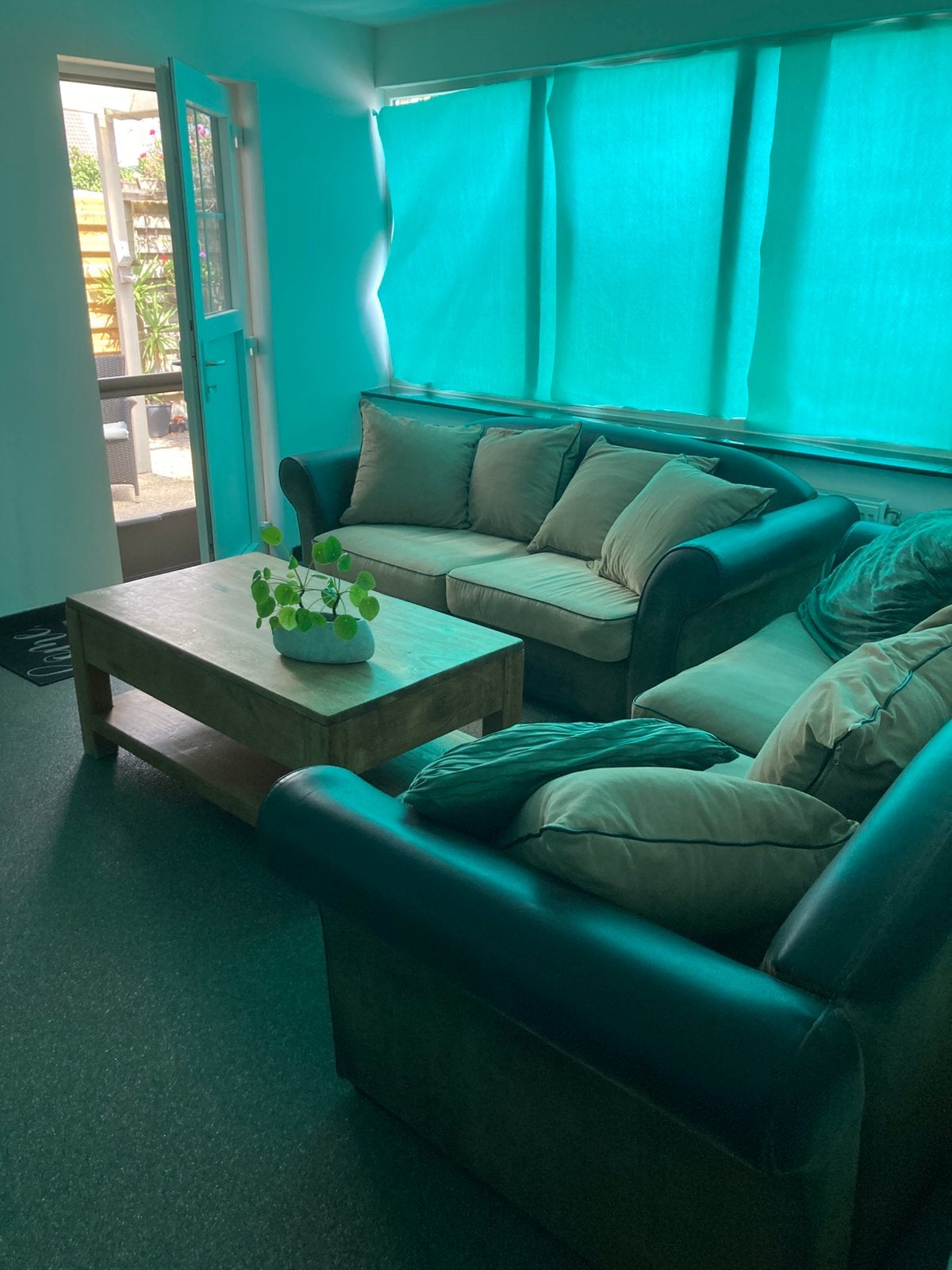 Landelijk salon met teaken salontafel, Enlèvement, Utilisé