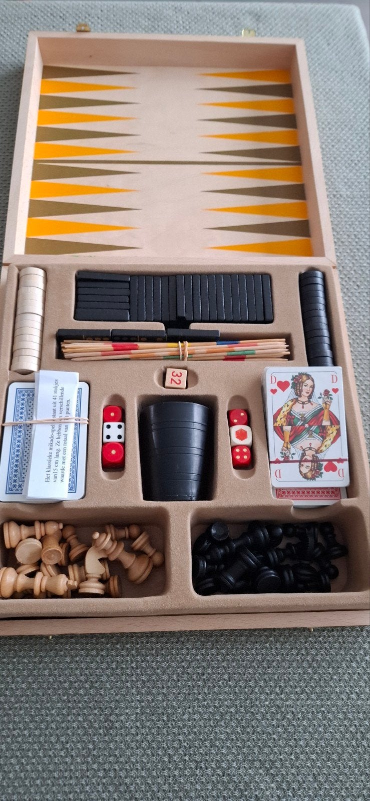 Spellendoos in hout., Hobby en Vrije tijd, Ophalen of Verzenden