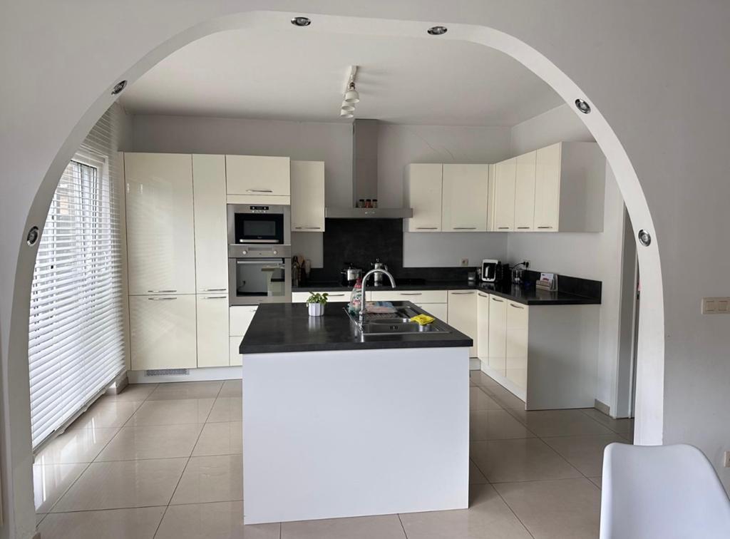 Complete keuken met eiland te koop, Ophalen, Zo goed als nieuw