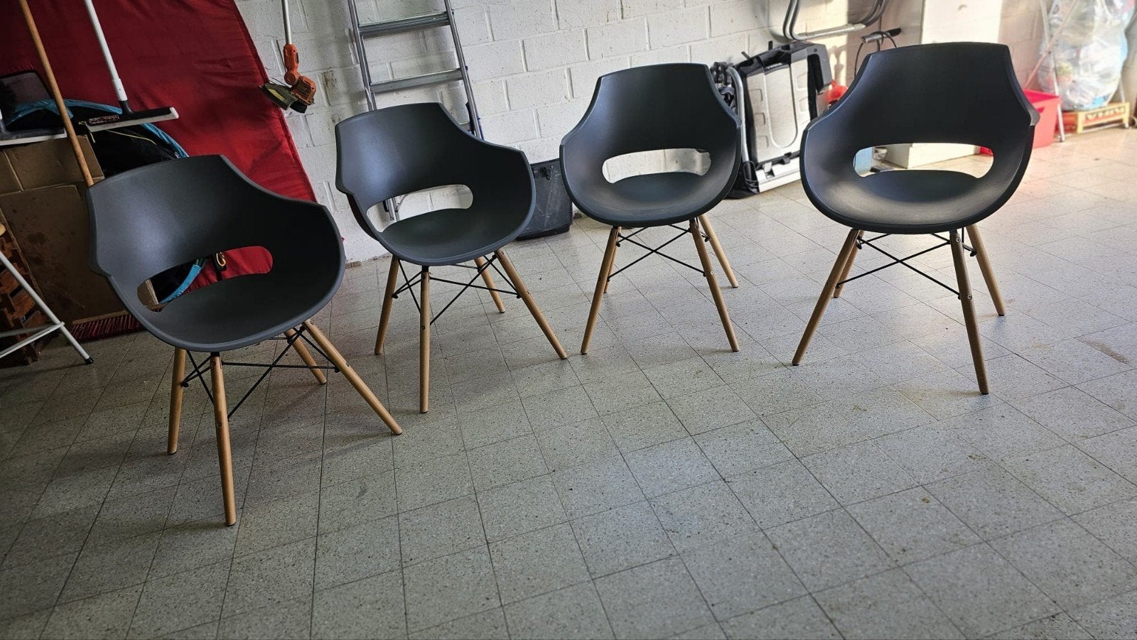 4 belles chaises en excellent état, Maison & Meubles, Enlèvement, Bois