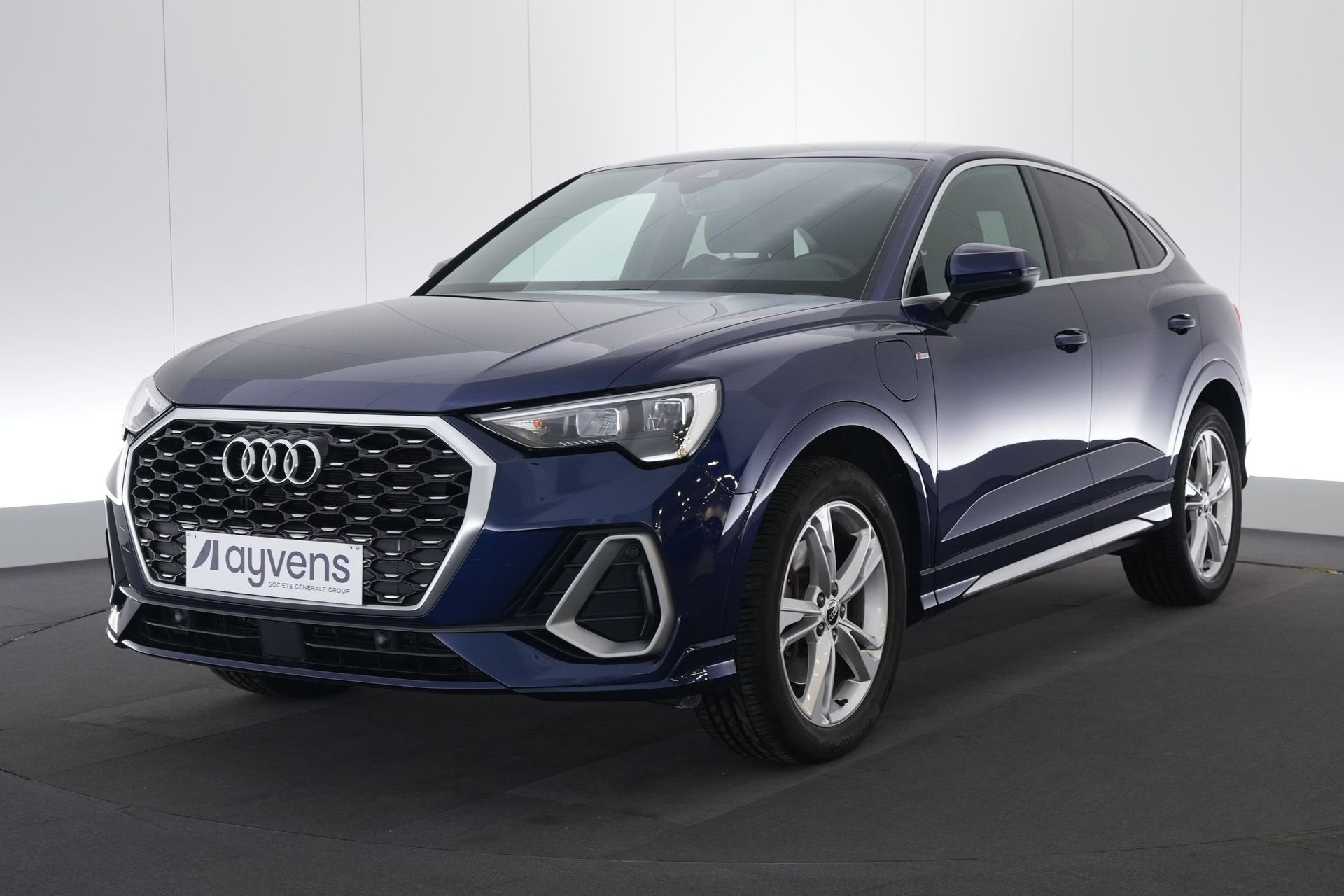 (2CEZ234) AUDI Q3 SPORTBACK, Auto's, Gebruikt, Blauw, Plug-in hybride, 5 zetels