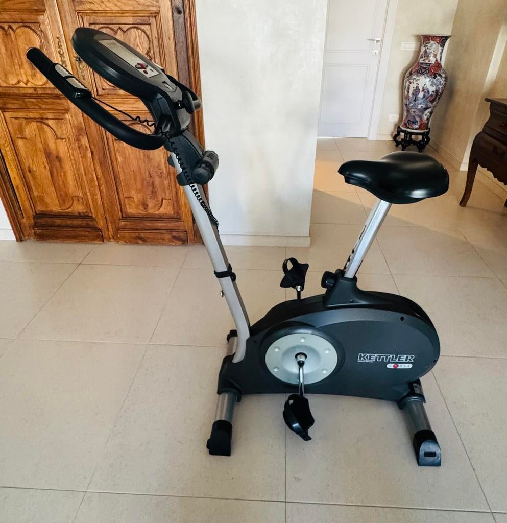 Kettler hometrainer zwart/donkergrijs, in zeer goeie staat, Sport en Fitness, Fitnessmaterialen, Ophalen, Zo goed als nieuw