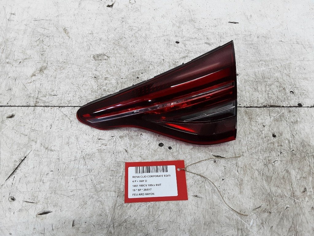 PANNEAU ARRIÈRE DROIT AVEC LAMPE Renault Clio V (RJAB), Renault, Mevr. I. Hauben, Utilisé, Rue de l'Espoir 34 34
4030  GRIVEGNÉE, BE