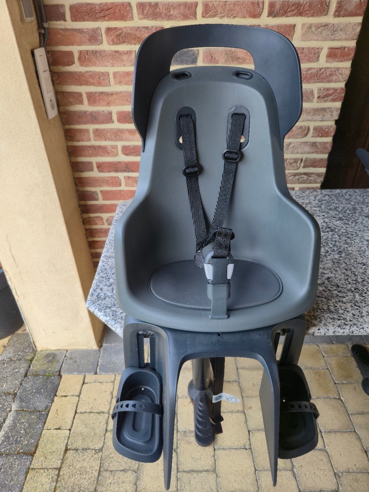 Bobike Go Maxi achterzijde drager-zwart, Fietsen en Brommers, Ophalen, Achterzitje, Voetsteuntjes, Zo goed als nieuw