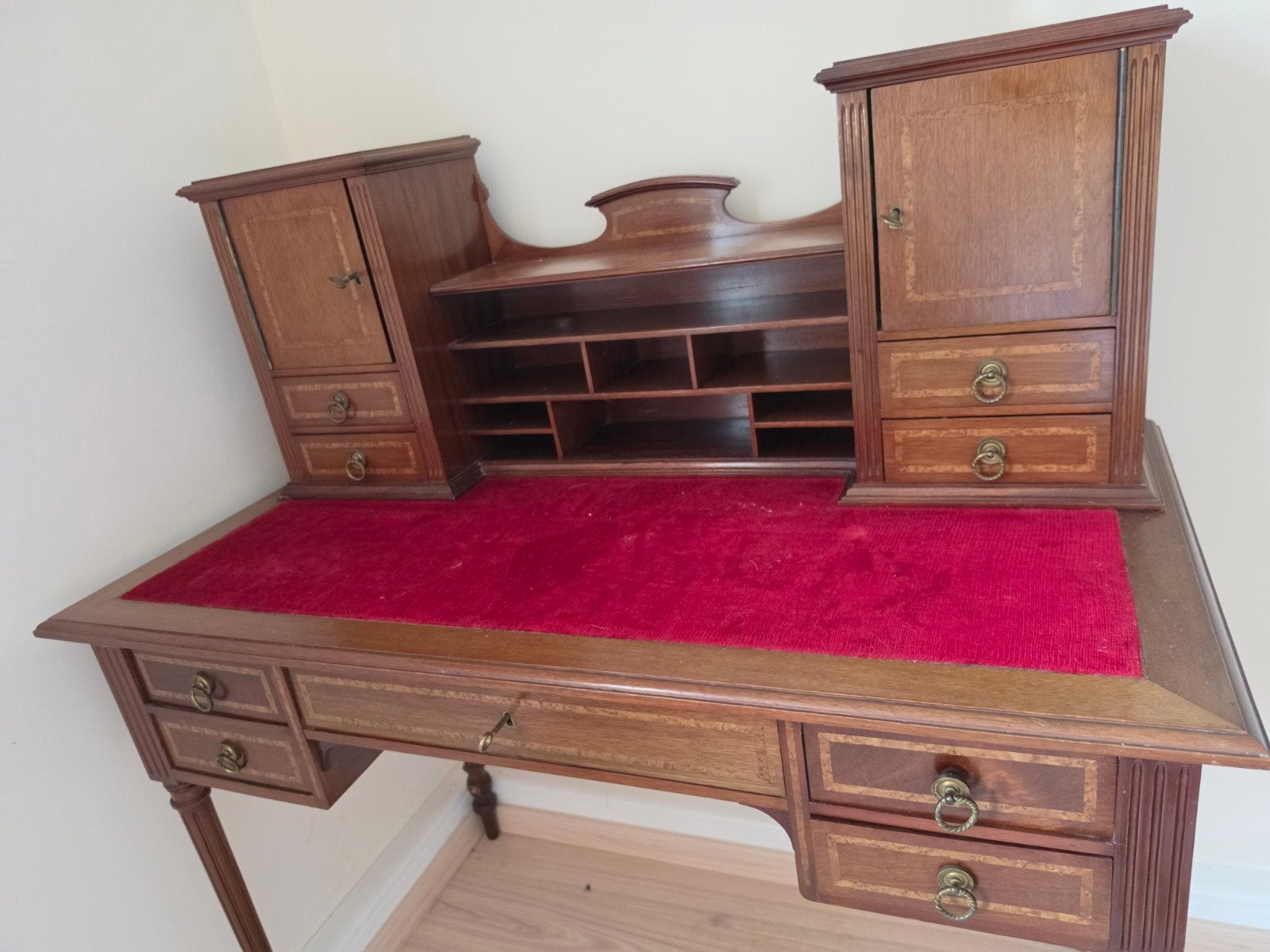 Bureau ancien en bois avec rangements – style Louis XVI, Enlèvement
