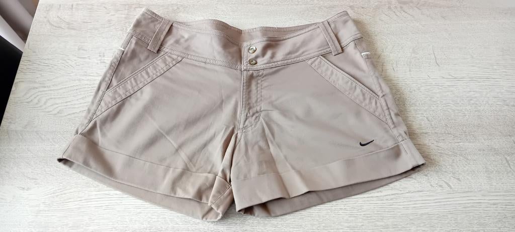 Nike beige shorts voor dames maat 36/38, Kort, Beige, Nike, Nieuw