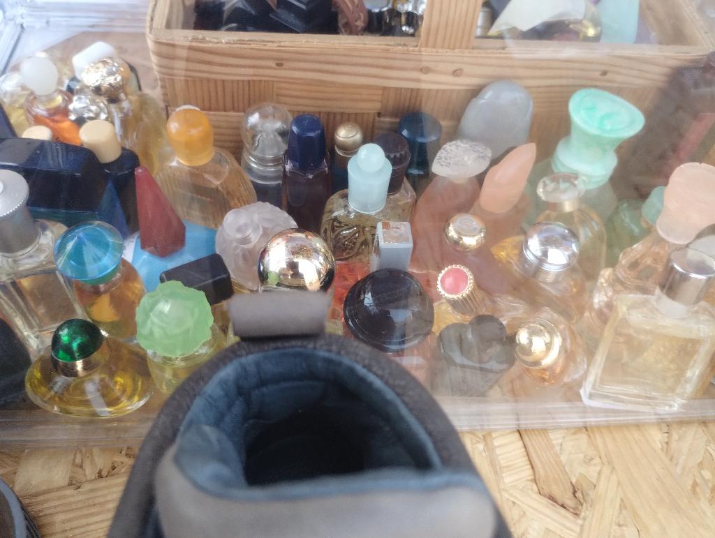 Mini parfumflesje, Verzamelen, Ophalen, Zo goed als nieuw, Parfumfles, Gevuld