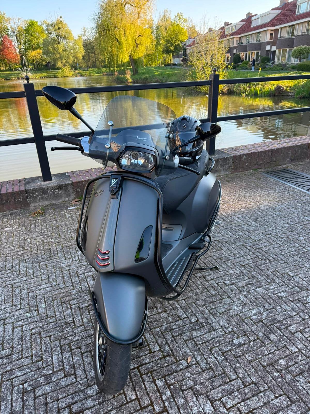 Vespa 50 cc d'ici juin 2016, quelques km 9300, comme neuve, Enlèvement, Comme neuf