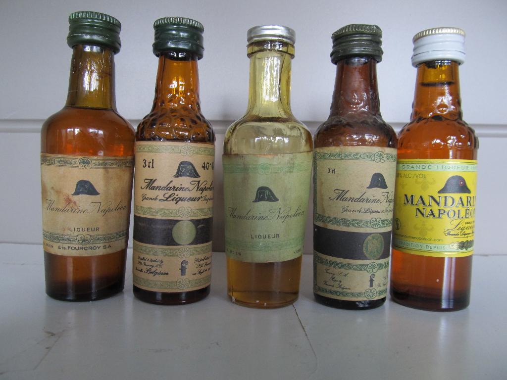 mandarine grande liquer Napoleon 5 miniatuurflesjes, Collections, Enlèvement ou Envoi