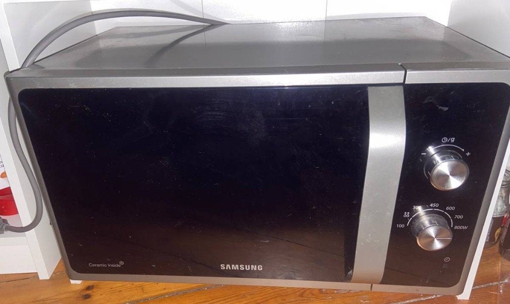 Micro-ondes Samsung solo (23L), Enlèvement, Utilisé, Air chaud, 45 à 60 cm