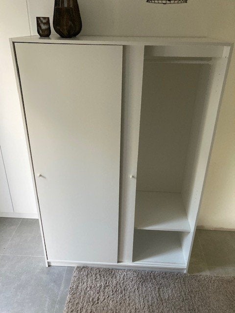 kleerkast, Ophalen, Met deur(en), Gebruikt, 100 tot 150 cm