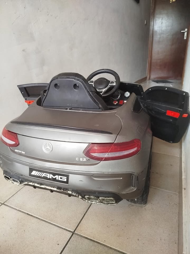 Voiture Mercedes AMG électrique a redémarré, Enfants & Bébés, Jouets | Extérieur | Véhicules à batterie, Utilisé, Enlèvement
