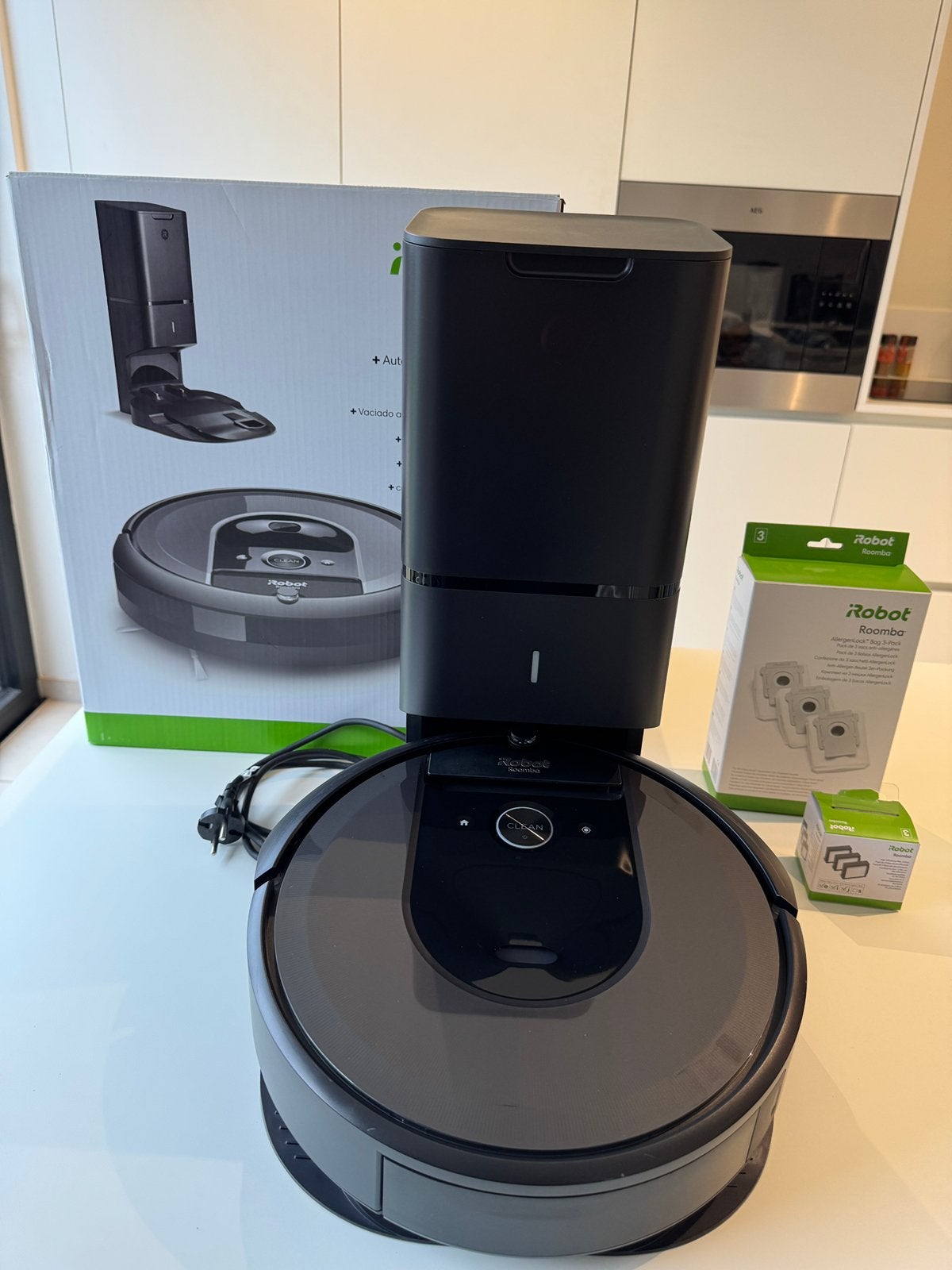 iRobot Roomba i7+ met Clean Base + extra accessoires, IRobot, Slimme navigatie, Zo goed als nieuw, Robotstofzuiger