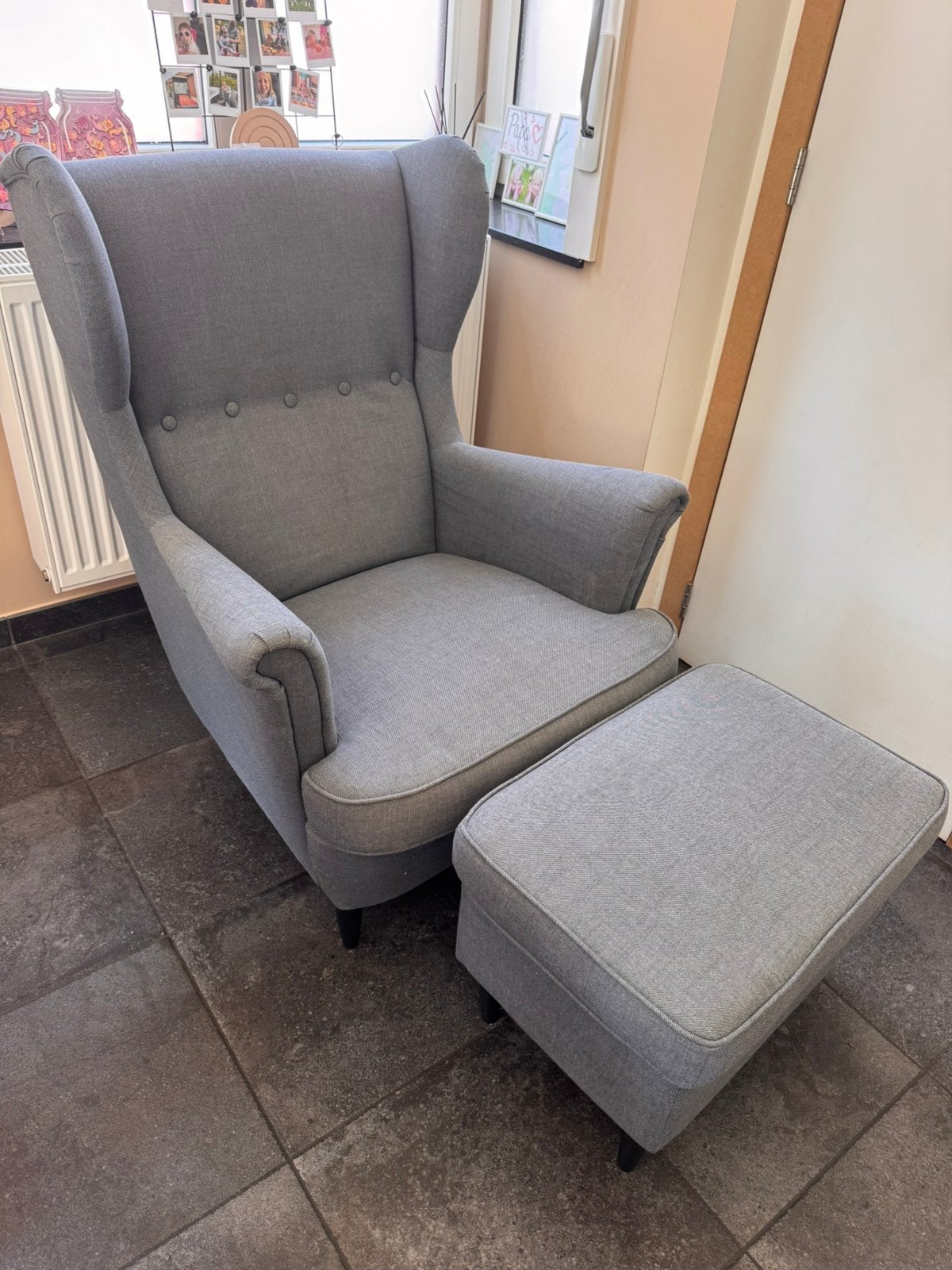 Oorfauteuil Strandmon ikea donkergrijs + voetenbank, Maison & Meubles, Enlèvement