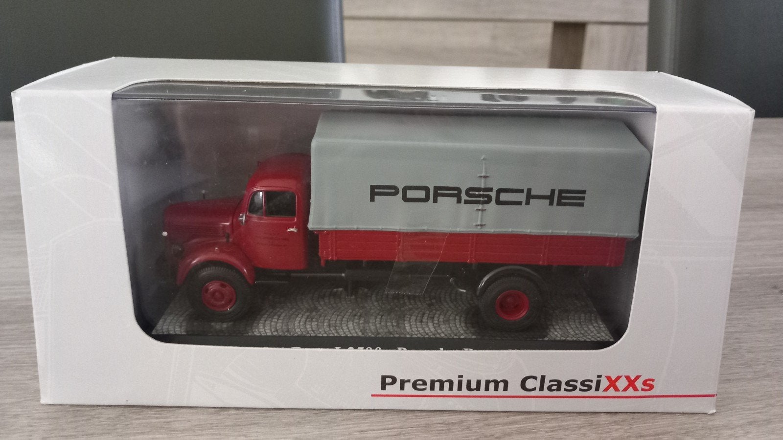 Premium ClassiXXs Mercedes L 3500 Porsche Renndienst 1:43, Ophalen