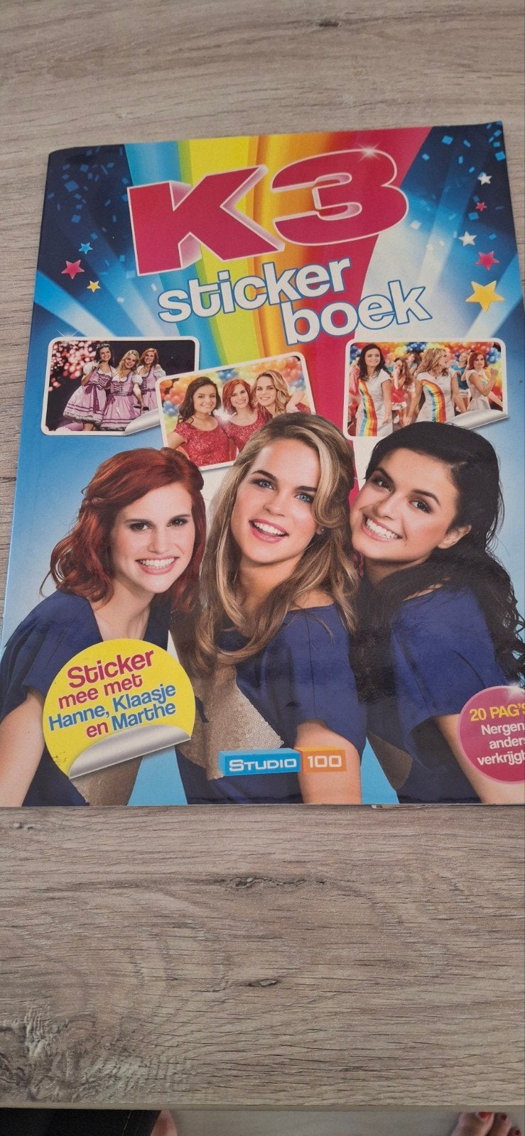 Volledige stickerboek K3 zoekt K3 shows studio 100, Ophalen of Verzenden, Zo goed als nieuw, Tv