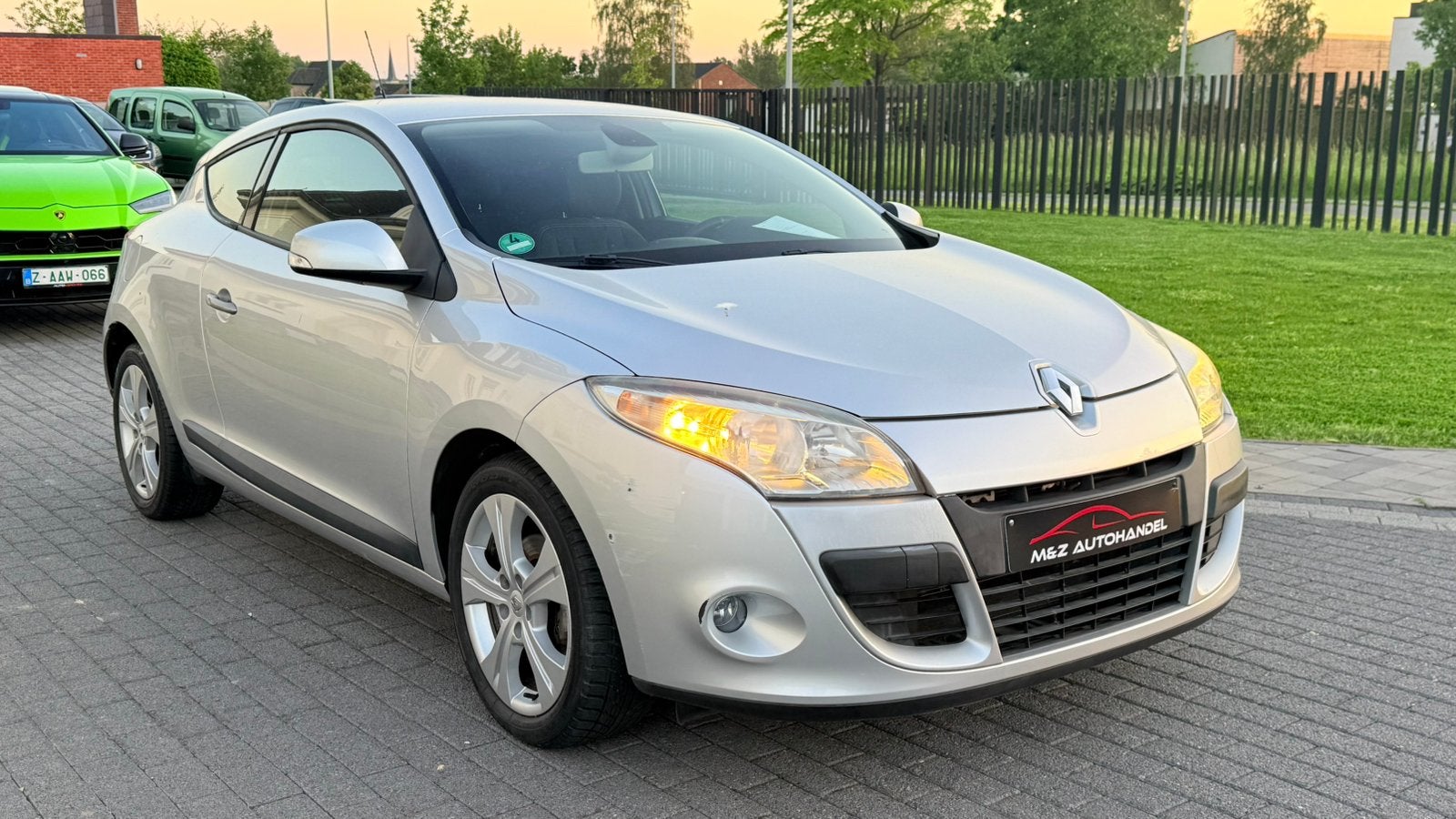 Renault Megane Coupe *** 28.000 KM *** BENZINE * 1 ste eig *, Autos, Renault, Argent ou Gris, Entreprise, 5 places, 81 kW