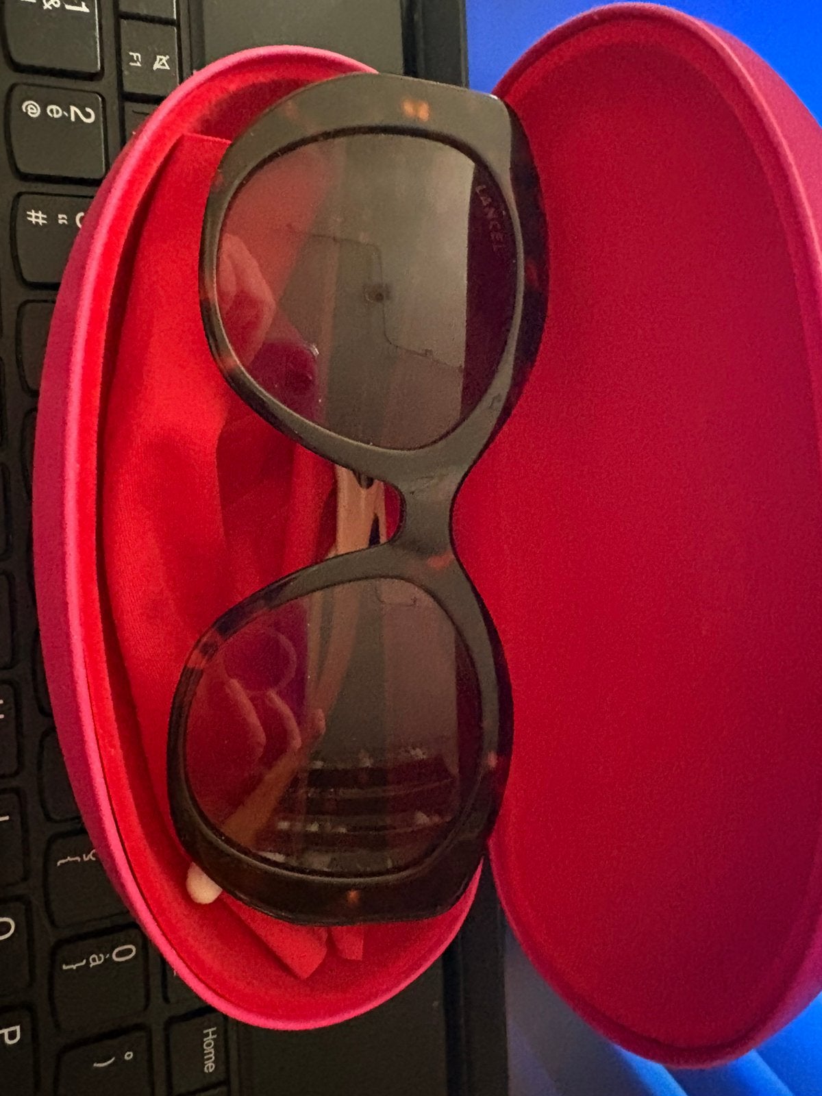 Jies lunettes de soleil Lancel avec leur etui rose, Enlèvement ou Envoi, Comme neuf, Lunettes