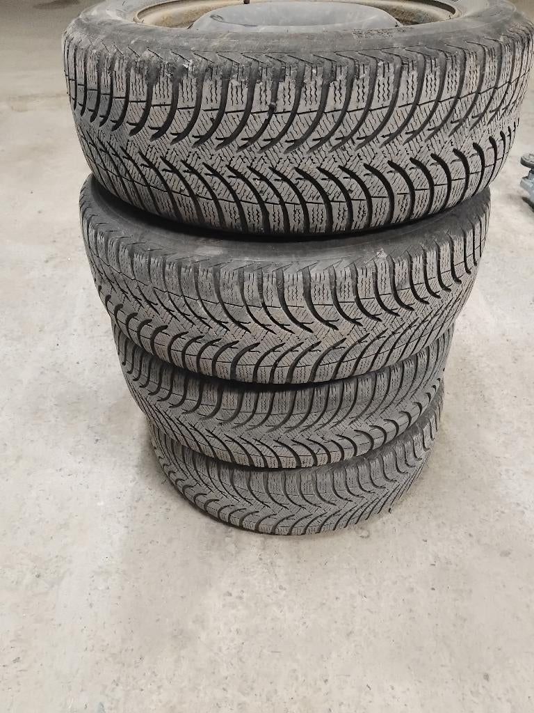 Pneus hiver avec jantes  Renault capture, Autos : Pièces & Accessoires, Pneus & Jantes, Pneus et Jantes, Pneus hiver, 16 pouces
