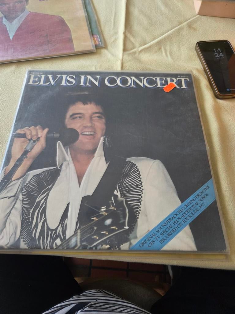 Collection Elvis, Enlèvement