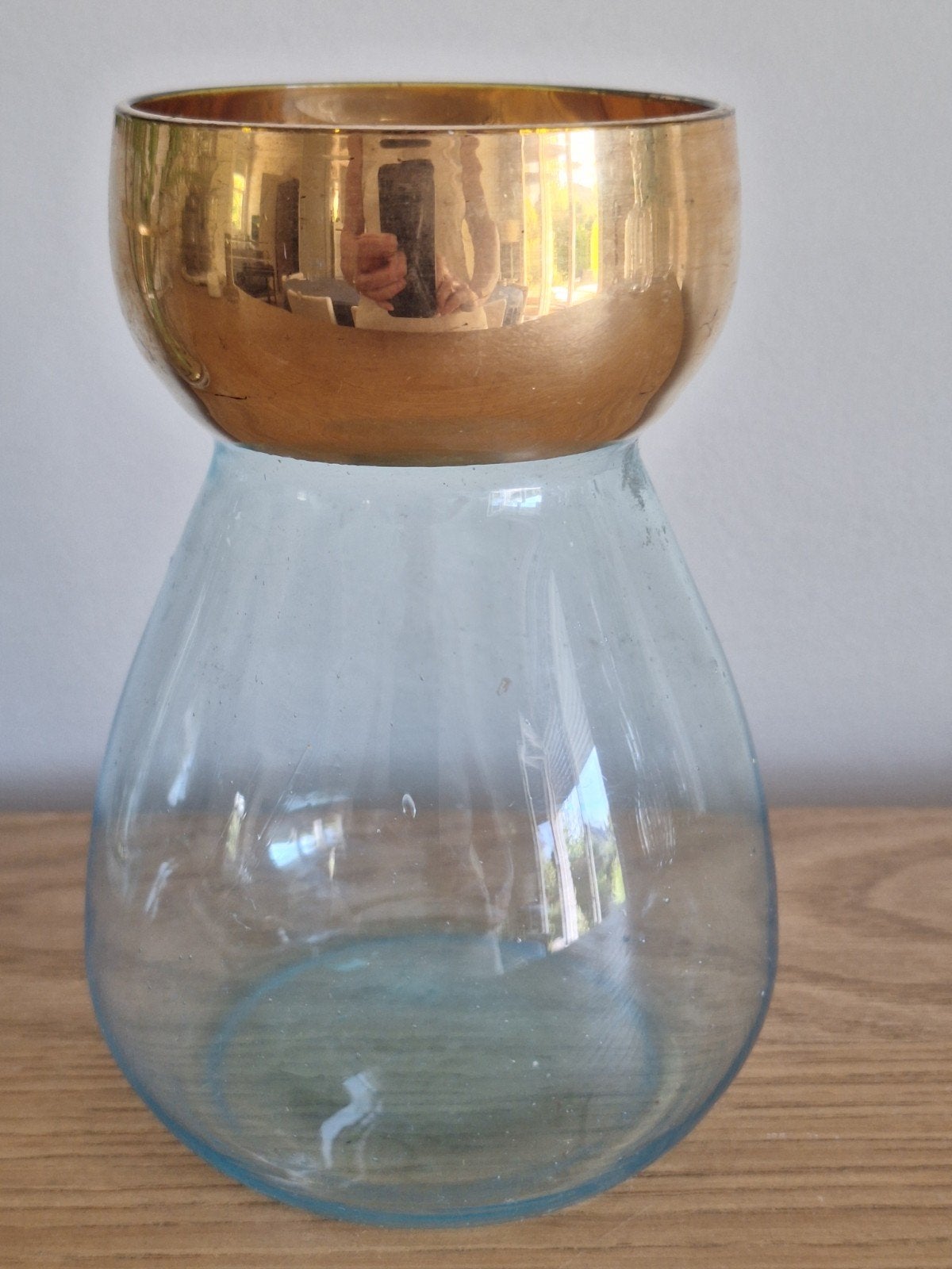 Vase vintage en verre soufflé bleu col doré années 60 ou 70, Enlèvement ou Envoi, Bleu, Verre