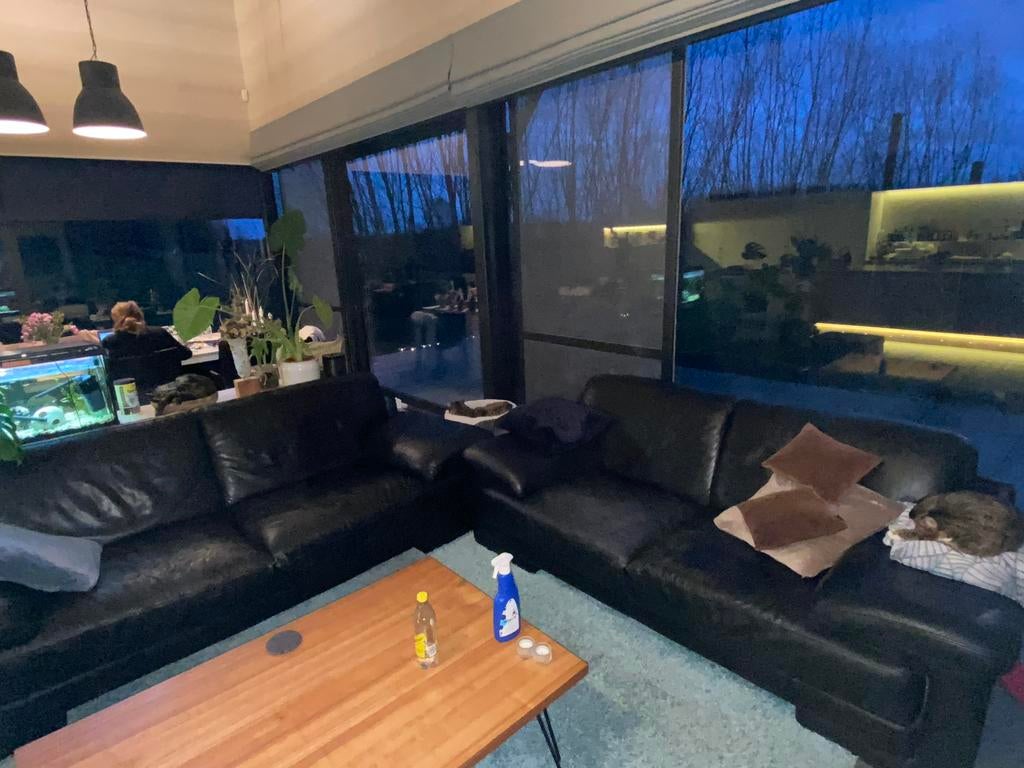 Zwarte lederen Natuzzi salon: 2-zit, 3-zit en poef, Ophalen, 250 tot 300 cm, Gebruikt, Rechte bank
