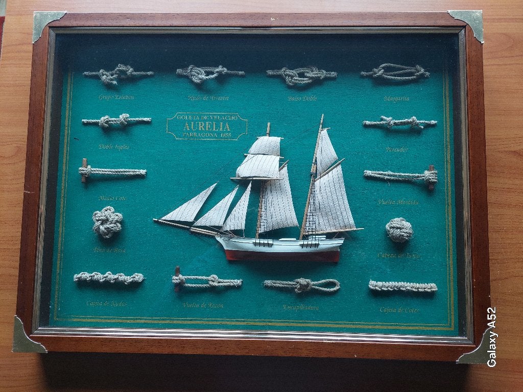 kader in hout 60x45 cm met zeemansknopen en zeilboot, Ophalen of Verzenden, Zo goed als nieuw, Zeilboot, Schaalmodel