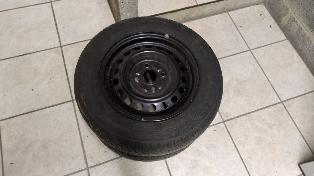Roue de voiture Michelin, Autos : Pièces & Accessoires, Pneus & Jantes, Pneus et Jantes, 4 Saisons, Véhicule de tourisme, Autre