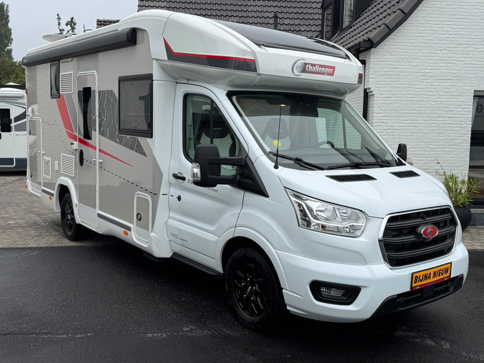Ford Transit Challenger Graphite 260