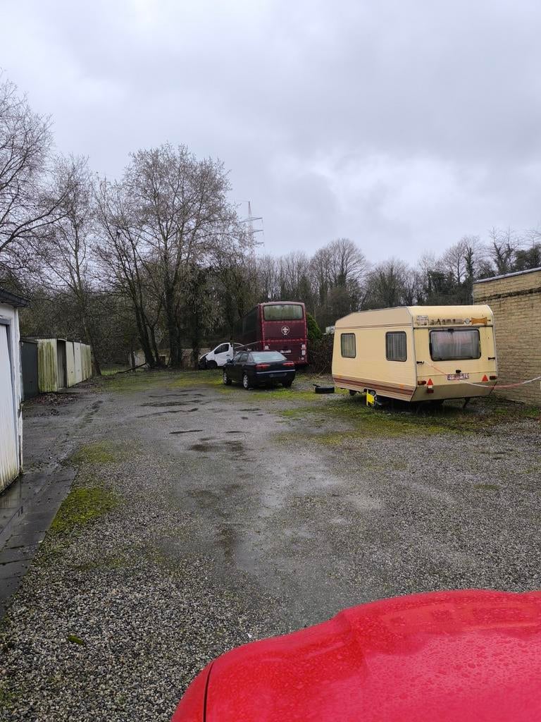 Emplacement pour véhicules, caravane,etc...., Immo