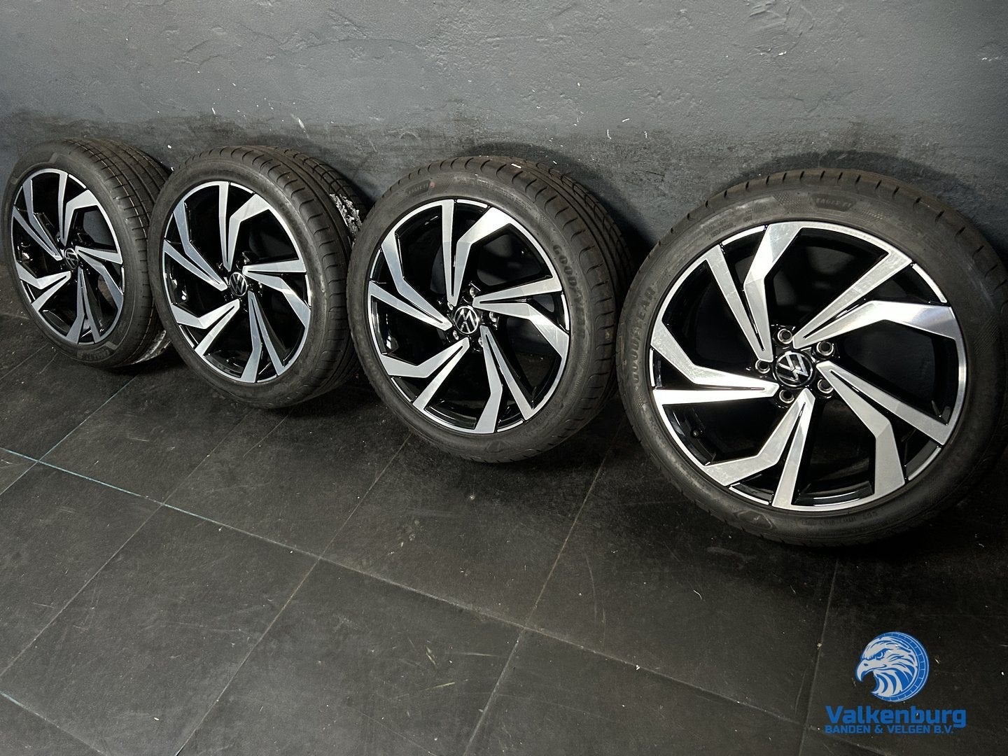 Nieuwe originele VW Caddy 18 inch zwarte velgen 5x112 zomerb, Auto-onderdelen, Banden en Velgen, Banden en Velgen, Zomerbanden