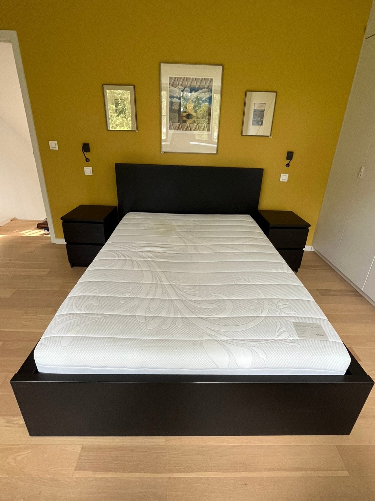 Malm 140 bed met laddenbodem en 2 nachtkastjes, 210 cm, 140 cm, Enlèvement, Utilisé