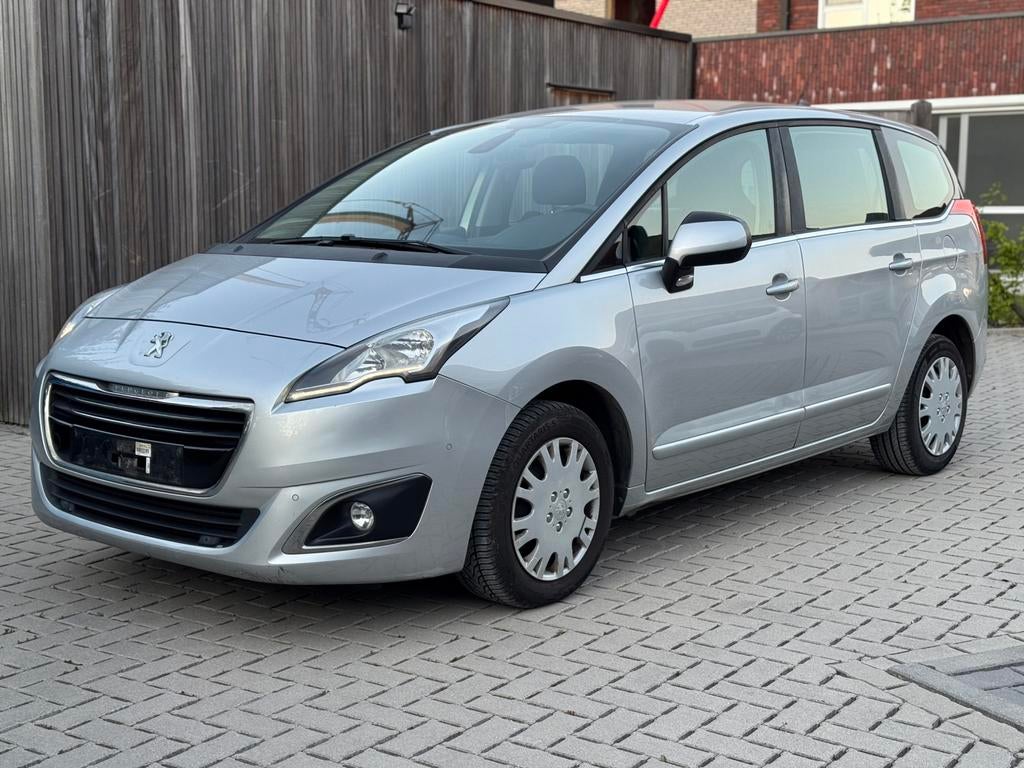 PEUGEOT 5008/LIFTING ! /APPROUVÉ VVK !, Autos, Boîte manuelle, Entretenue par le concessionnaire, Noir, 5 portes