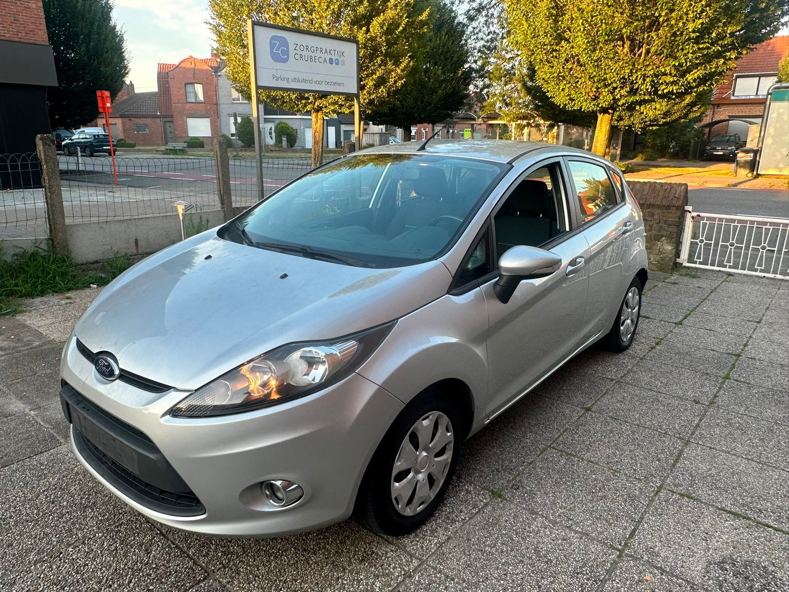 Ford fiesta 1.6Diesel Euro5, Autos, Entreprise, Boîte manuelle, Noir, 5 portes