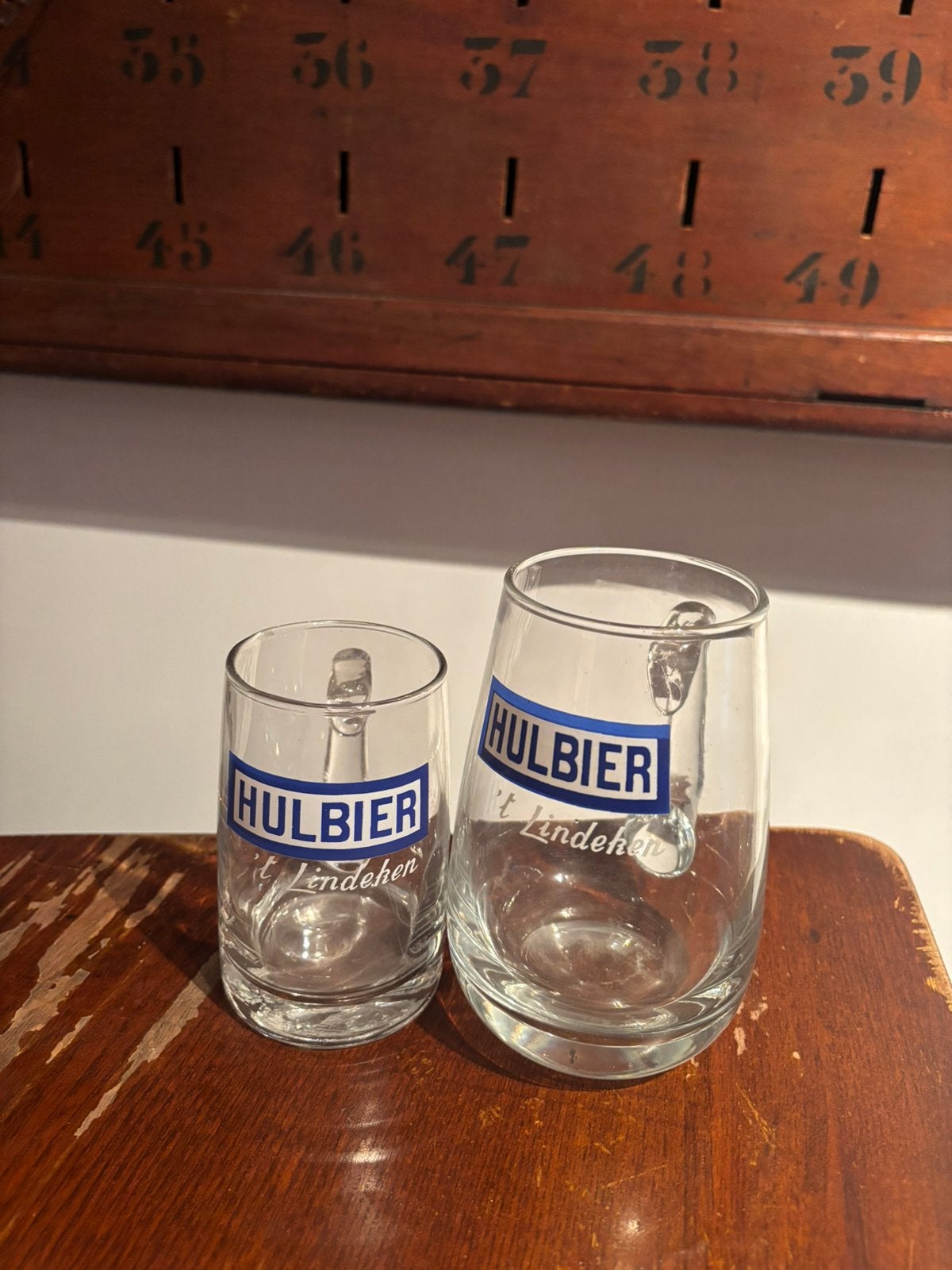 Deux vieux verres à bière différents Hul Bier't Lindeken, Enlèvement ou Envoi, Comme neuf, Verre ou Verres, Autres marques