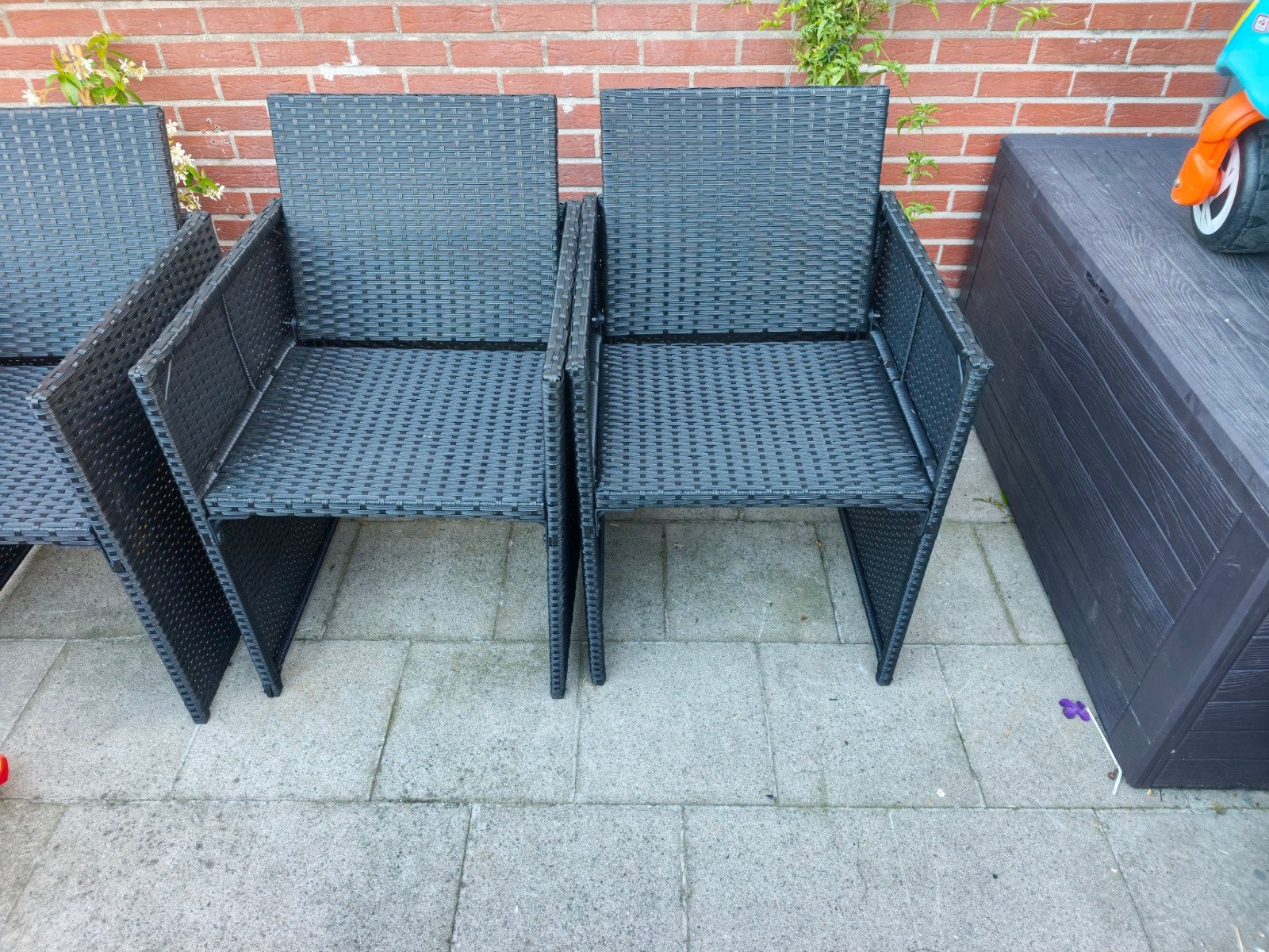8 fauteuils, Enlèvement