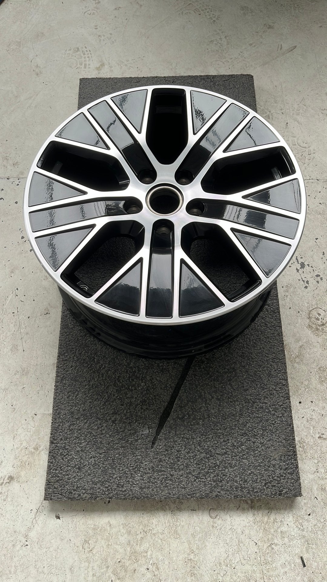 Originele Porsche Taycan velg 20 inch 9J ET54, Auto-onderdelen, Banden en Velgen, 20 inch, Ophalen of Verzenden