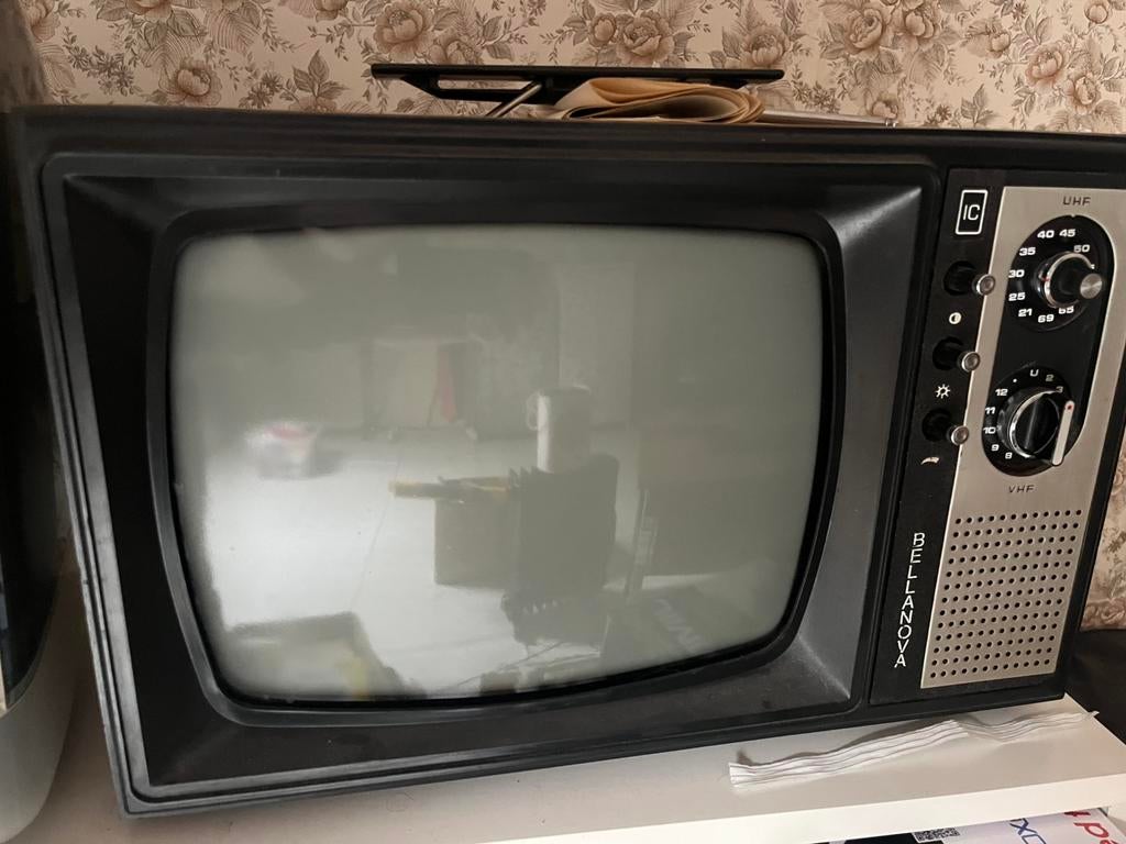 Bellanova IC zwart wit televisie, Ophalen