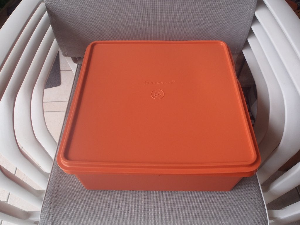 Tupperware doos van 10 liter, Ophalen of Verzenden, Zo goed als nieuw, Oranje, Bus of Trommel