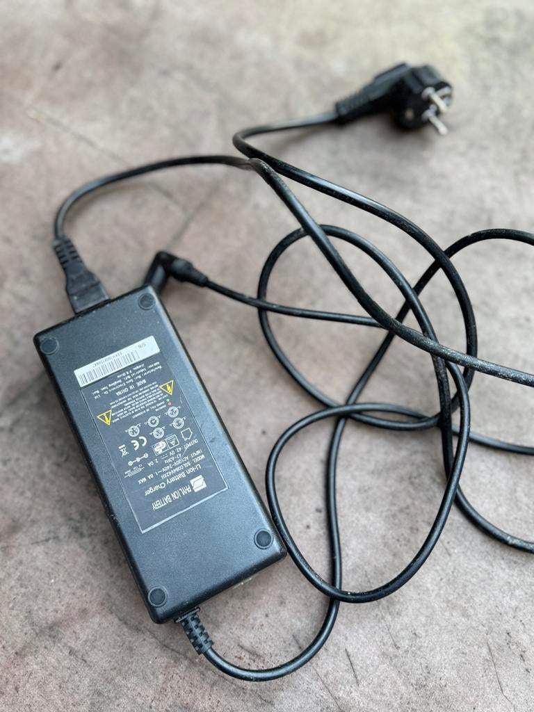 Phylion Acculader 42V 2.0A –, Fietsen en Brommers, Ophalen of Verzenden, Zo goed als nieuw