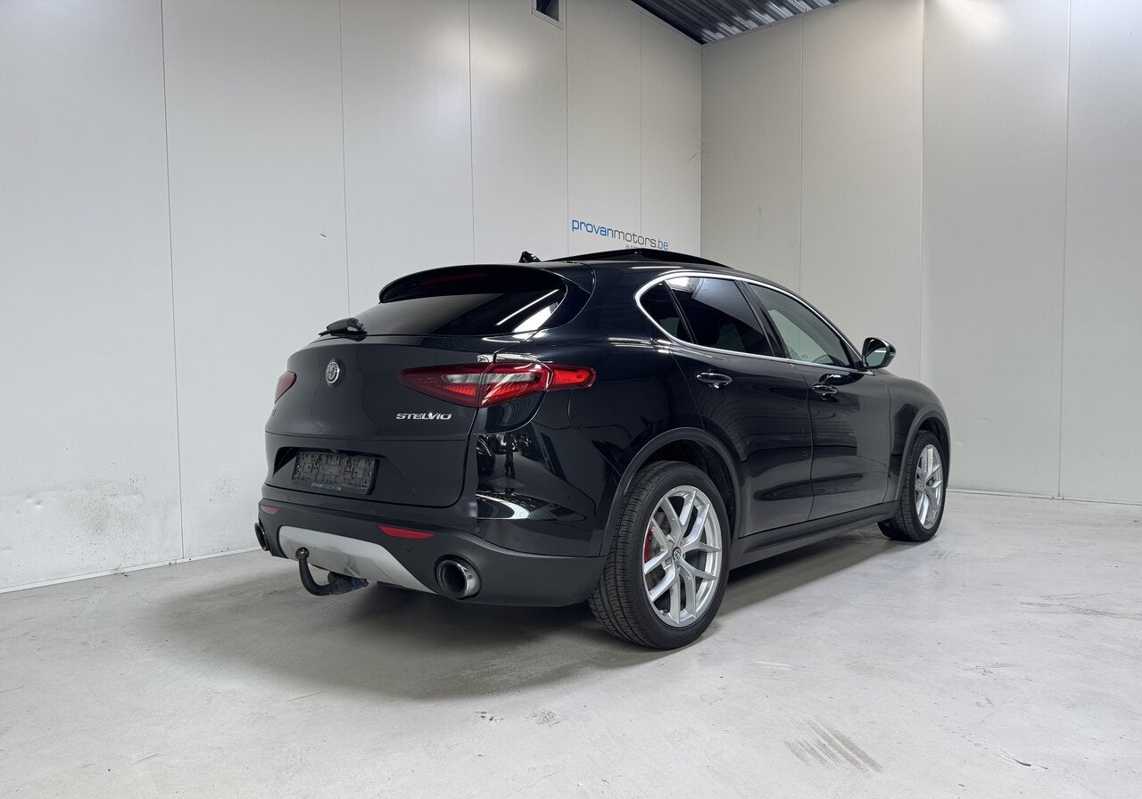 Alfa Romeo Stelvio 2.0 Benzine Autom. 4X4- Pano - Goede sta, Auto's, 0 kg, Zwart, 5 zetels, Particulier