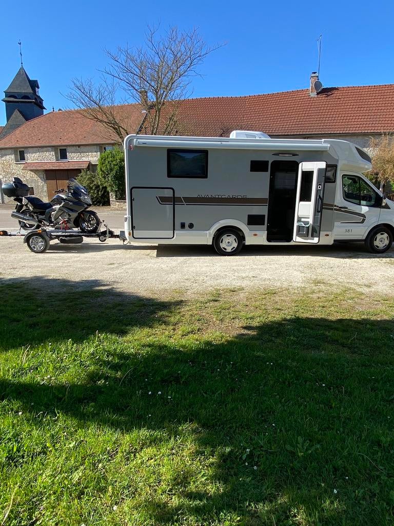 A louer camping car neuf, Particulier, Siège standard, Panneau solaire, 2000 kg et plus