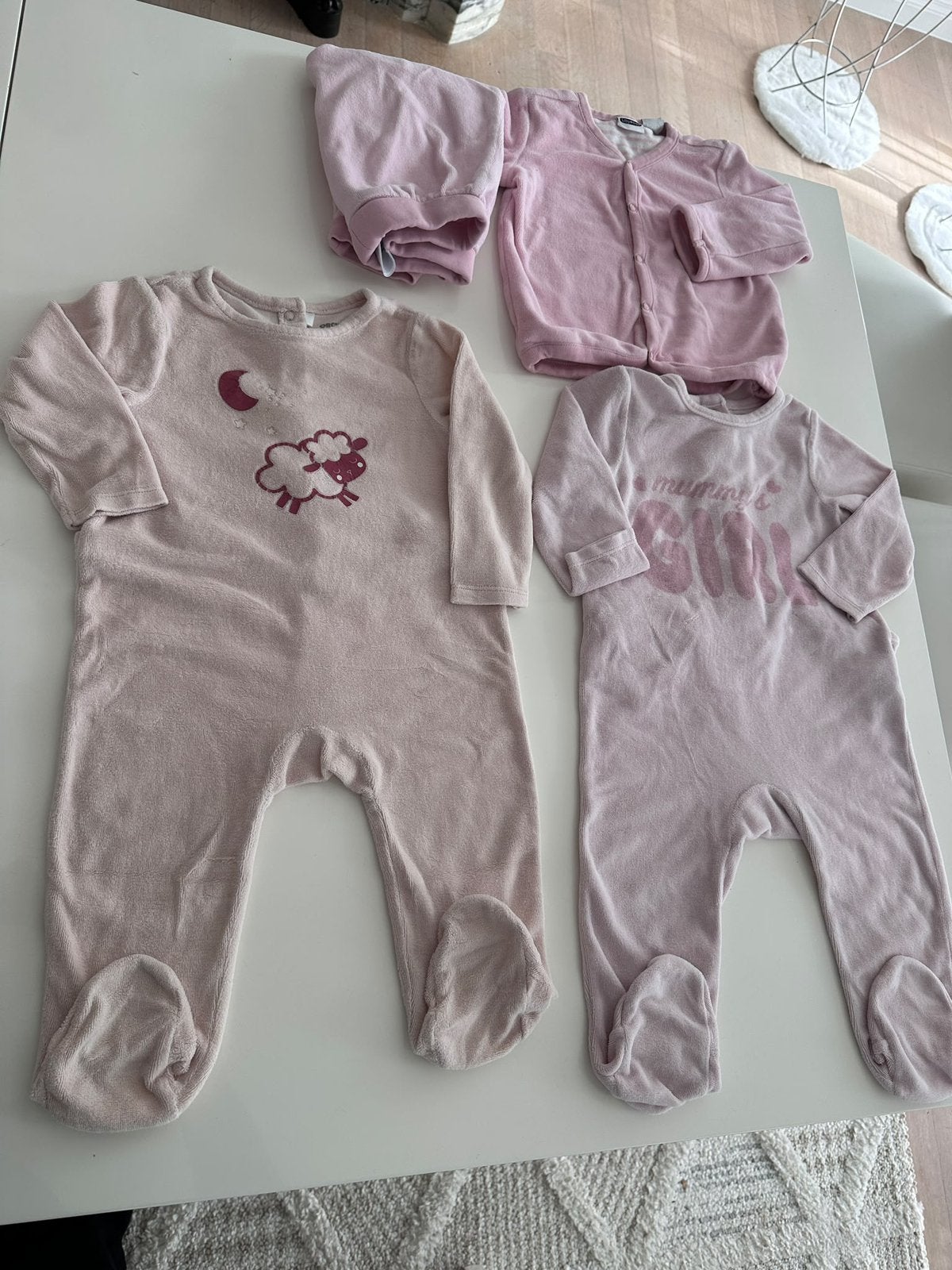 Pyjama voor meisjes en trainingssessies maat 86, Kinderen en Baby's, Ophalen, Zo goed als nieuw, Meisje
