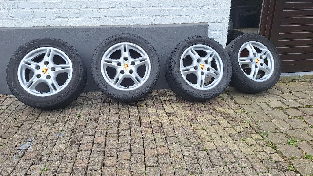 Porsche velgen // IN SUPERSTAAT // MET BANDEN, Ophalen, 16 inch, Band(en)