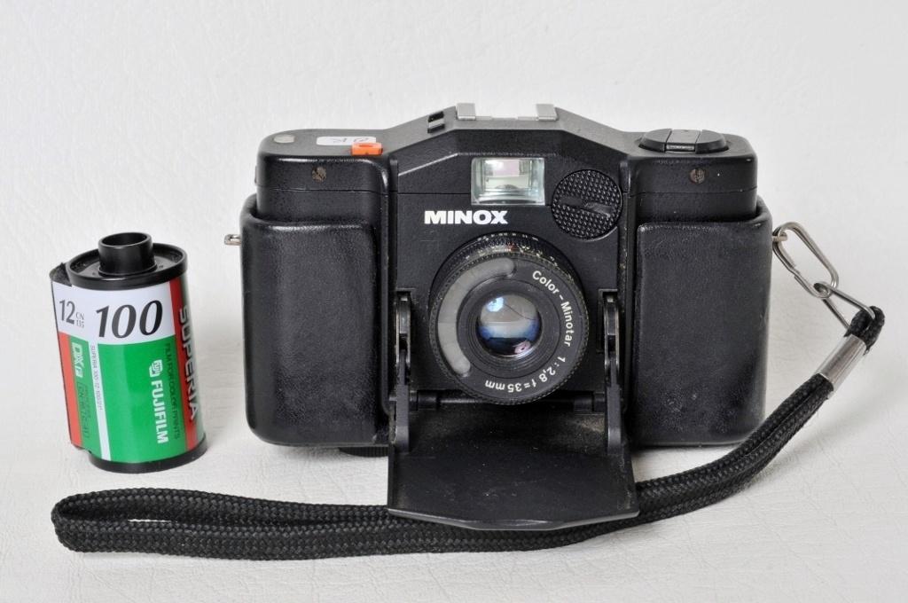 Minox GL + étui en cuir. Etat presque neuf.   Argentique, Enlèvement ou Envoi, Utilisé, Compact
