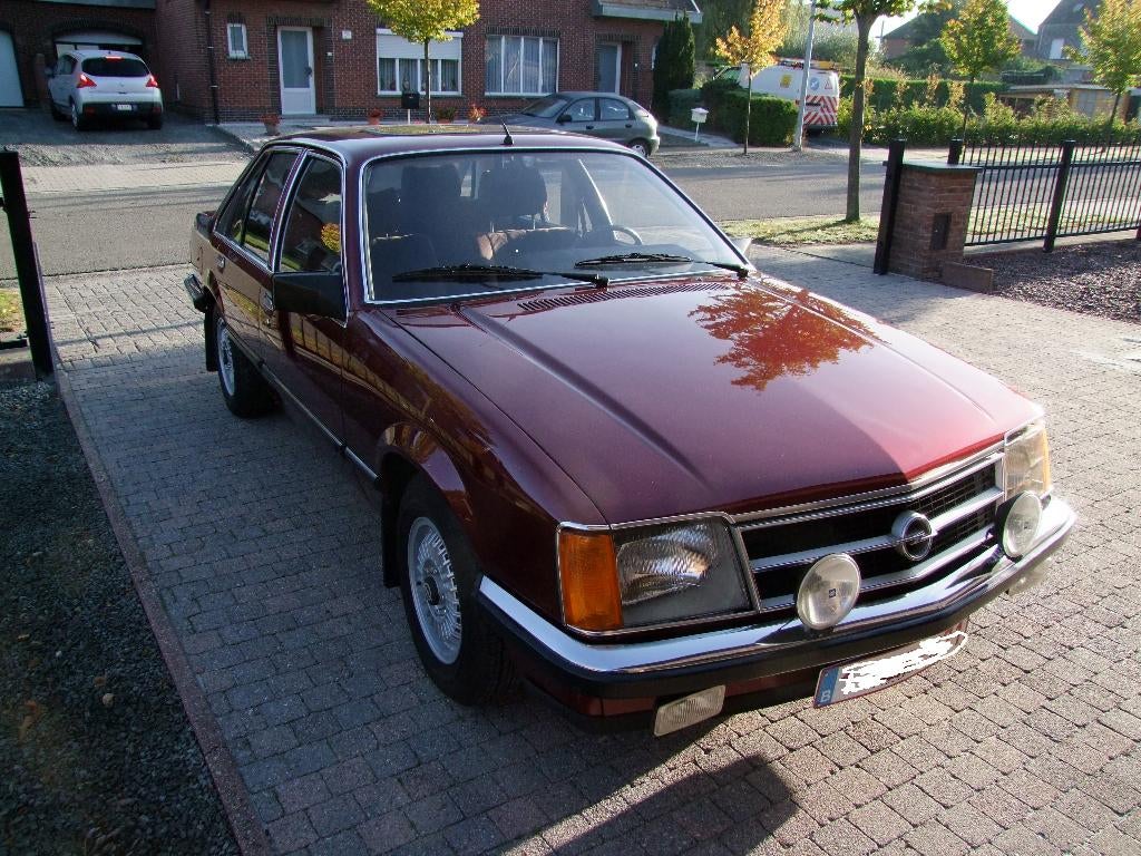 In prijs verlaagd Opel Commodore Berlina S, Autos, Opel, Particulier, Autres modèles, Verrouillage central, Hayon arrière électrique