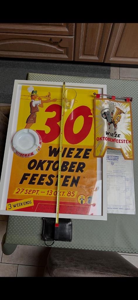 Affiche Wieze met wimpel en glas en asbak en prijslijst, Verzamelen, Ophalen, Zo goed als nieuw, Glas of Glazen